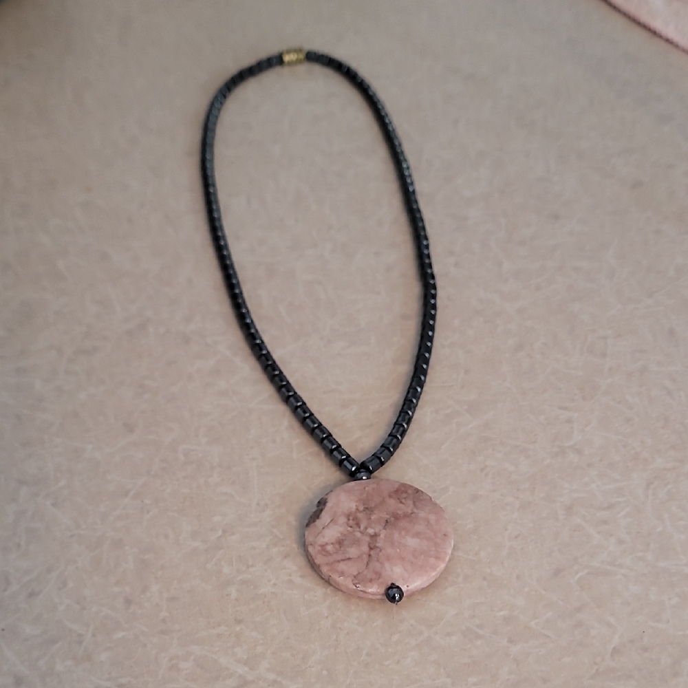 Elegant Black and Pink Pendant Necklace